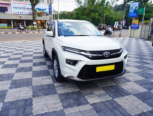 Luxury Toyota HyRider